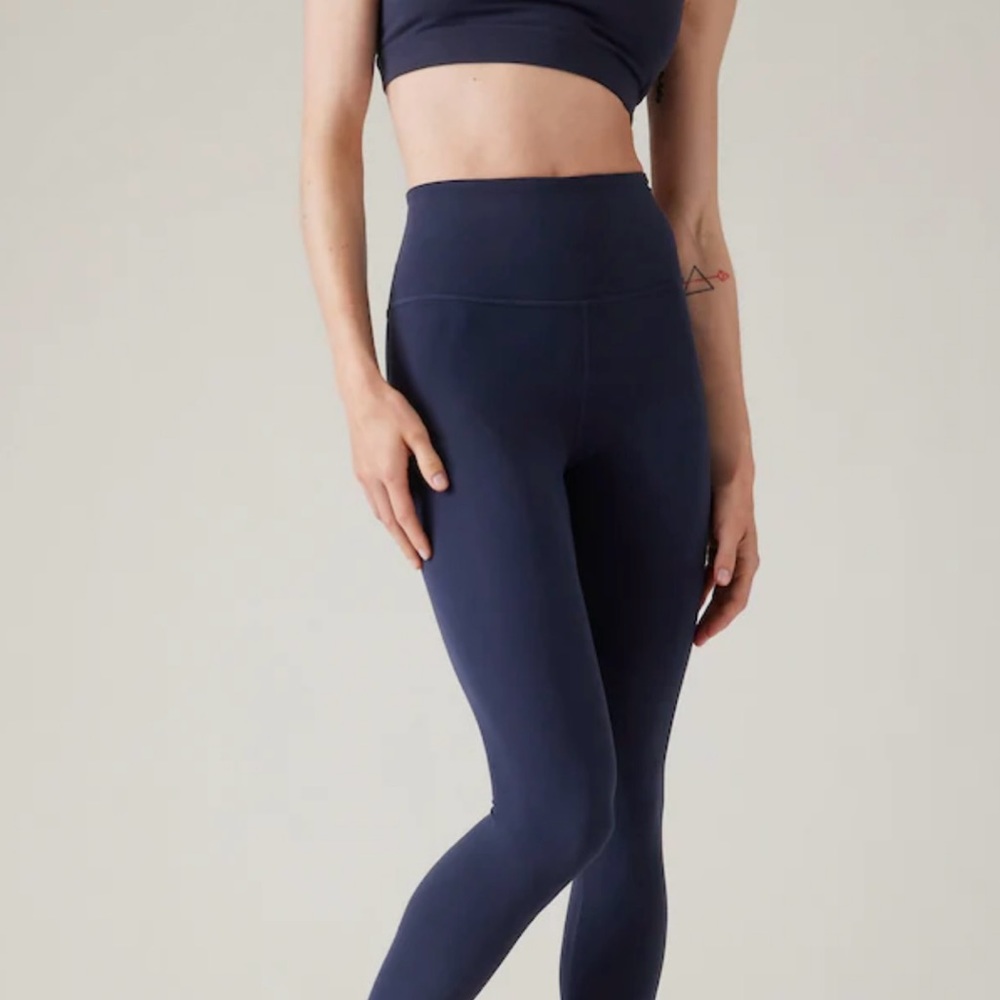 🔥🔥Navy Blue Athleta leggings 🔥🔥